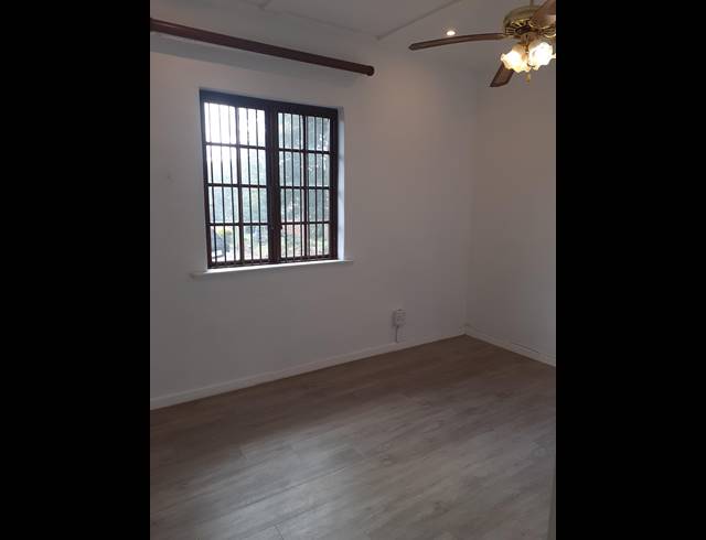 1 BEDROOM FLAT TO LET IN HILLCREST CENTRAL